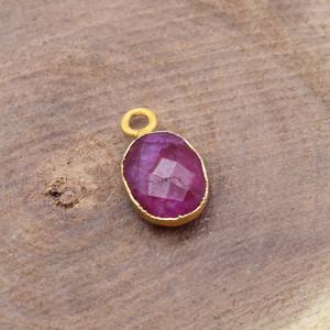 Charme en rubis teinté 8x10mm, pierre ovale facettée, plaqué or, petit pendentif en grenat pour la fabrication de bijoux - Product Image 3
