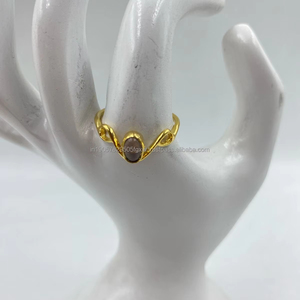 แหวนทองเหลืองชุบทองสุดคลาสสิกมีสไตล์สำหรับผู้หญิงผู้ชายและผู้หญิงใช้ได้หลากหลายสำหรับงานหมั้นในงานแต่งงานงานฝีมือระดับผู้เชี่ยวชาญ - Product Image 1