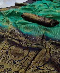 Saree inspiré de la soie avec un design en filet pour les femmes - Product Image 4