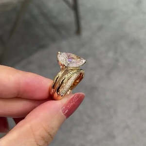Bague de fiançailles pour femme certifiée IGI avec diamant de laboratoire de 5,00 ct en forme de poire, pierres latérales de 0,50 ct, bande torsadée, clarté D-E-F VVSVS - Product Image 4