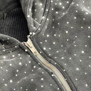 Sudadera con Pedrería que Llama la Atención, Estilo Rockero en Mezcla de Algodón con Pedrería - Product Image 6