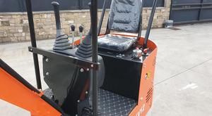 Envío Gratis  KV12 Mini Excavadora de 1 Tonelada |   12 HP HPR Diésel |   1.65 m de Profundidad de Excavación |   5 km/h |   950 mm de Ancho |   Martillo Hidráulico - Product Image 3