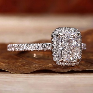 Bague de fiançailles Tishya Diamond 2.46 TCW en moissanite taille radiant avec halo et sertissage pavé en or blanc massif 14 carats pour unisexe - Product Image 4