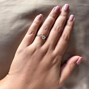 Bague de fiançailles Toi et Moi en or 14 carats avec diamant de laboratoire rose poire et rond blanc de 2 carats, double bague en diamant à bas prix - Product Image 5