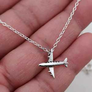 Collar con Colgante de Avión de Plata de Ley 925, Diseño Elegante, Regalo Perfecto para Viajeros, Colgantes Finos con Diseño de Vuelo - Product Image 1