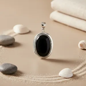 Collier Pendentif Géométrique en Argent 925 et Onyx Noir pour Femme, Chaîne Maille Forçat Plaqué Rhodium, Style Original Certifié pour Usage Quotidien - Product Image 2