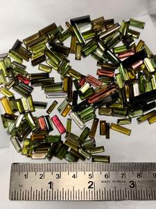 Piedra preciosa verde de turmalina con forma de baguette facetada natural en corte Suelto - Product Image 2