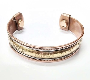 Brazalete de latón con imán de moda para mujer, suministro al por mayor disponible a precio de exportación, fabricado en - Product Image 1