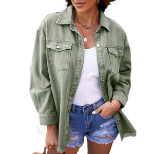 Chaqueta vaquera sostenible para mujer 2025 Chaqueta vaquera para mujer Precio al por mayor de acentos desgastados de alta calidad - Product Image 4
