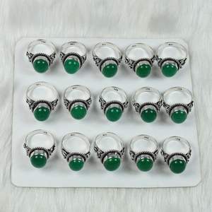 Conjunto de bisel de piedras preciosas de ónix verde natural al por mayor, anillos de pinza, fabricación de joyas de latón para venta al por menor - Product Image 5