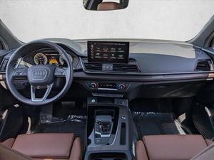 Audi Q5 Híbrido Enchufable 2025 Seminuevo Premium S Line 55 TFSI AWD SUV con Monitoreo de Punto Ciego - Product Image 3