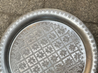 Plaque en métal de décoration marocaine ronde traditionnelle de haute qualité en argent doré antique fait à la main plateau de service de nourriture marocaine