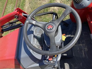 Tractor de ruedas 2024 Massey Ferguson 2850M 4WD con 25HP para componentes de núcleo de transmisión de engranaje de motor (bomba de caja de cambios de motor) - Product Image 6