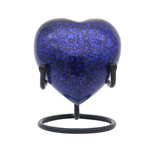 Urne en aluminium moderne en forme de cœur, faite à la main, personnalisée, pour les cendres humaines ou d'animaux, finition mate, capacité de 60 ml, vase de table - Product Image 6