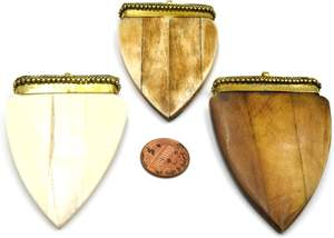 Colgante de colmillo de hueso de buey marrón hecho a mano con tapa dorada punteada, joyería de cuerno de estilo clásico único para fiestas y regalos - Product Image 5