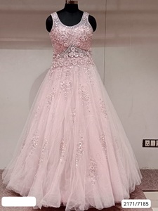 Robe en filet brodée de créateur pour femme idéale pour les événements spéciaux Mariages et occasions festives disponibles en ligne - Product Image 2