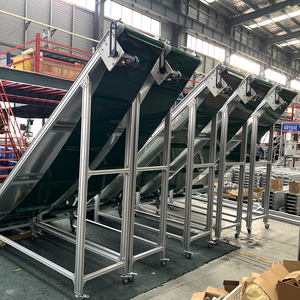 ระบบสายพานลำเลียงกล่องบรรจุอาหารสำหรับอุตสาหกรรมอาหาร สายพานลำเลียง PVC สำหรับโรงงานปลาแช่แข็ง แบบเอียง - Product Image 1