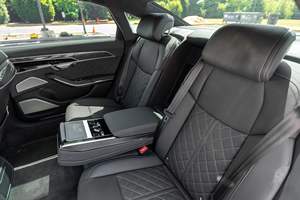 S8 2025, V8 Twin-Turbo de 563 hp, Tracción en las Cuatro Ruedas, Paquete Ejecutivo - Product Image 4