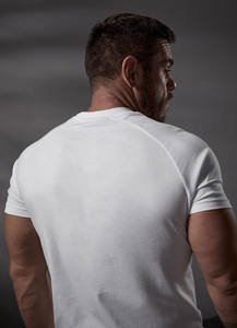 เสื้อยืดแขนแร็กแลนแบบกำหนดเองไซส์ใหญ่พิเศษเสื้อยืดฟิตเนสเข้ารูปผ้าฝ้าย100% กำหนดเองได้สีเรียบหรูเหมาะสำหรับใส่ออกกำลังกายในยิม - Product Image 3