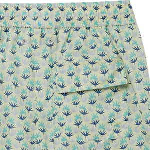 Shorts de bain recyclés pour hommes, imprimé étoile de mer multicolore, séchage rapide, avec taille élastique et poches - Product Image 4