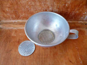 Handmade Wire Mesh Colander in Metal with Durable Design Perfect for Efficient Kitchenware and Fruit Washing Kitchenware Items - Product Image 2