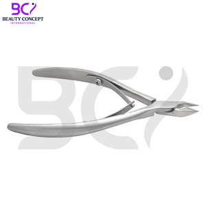 Pince à cuticules professionnelle en acier inoxydable à poignée simple, lames courbées extra-affûtées, pointe de 7 mm, ouverture large, durable - Product Image 2