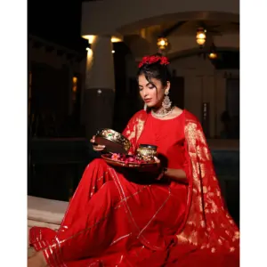 Conjunto de Traje Rojo Gotta para Mujer Aarna - Product Image 1