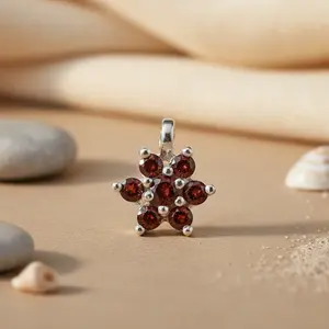 Colgante de Flor de Granate Rojo para Mujer en Plata con Baño de Oro Rosa, Platino y Rodio, Elegante Joya con Dije para Regalo - Product Image 1