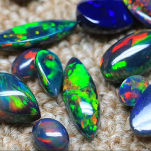 Elegantes piedras preciosas de cabujón de ópalo negro etíope ahumado tratado Multi Flashy Opal Gems Mix Shape Black Opal Lot regalo para ella - Product Image 1