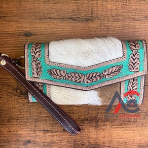 กระเป๋าคลัทช์หนังสไตล์ตะวันตกอเนกประสงค์สำหรับผู้หญิงมีสไตล์กระเป๋าสตางค์หนังวัวสุดหรูพร้อมกระเป๋าคลัทช์ RFID การแกะสลักที่ทันสมัย - Product Image 1