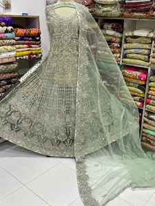 Designer pakistanais Lehenga Choli Broderie à la main lourde Belle et faite à la main Nakshi Dabka Travail avec Dupatta lourd - Product Image 3