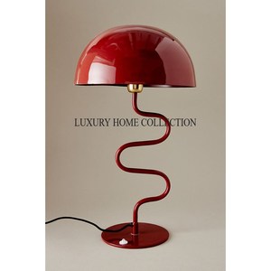 Lámpara de mesa inspirada en Art déco con pantalla de vidrio esculpido y base de latón perfecta para una estética elegante y moderna para el hogar - Product Image 1