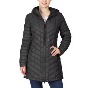 Longue veste d'hiver en coton rembourrée pour femmes à bas prix, légère et sur mesure, au prix de gros - Product Image 1