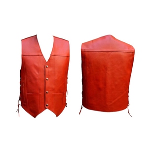 Gilet de motard en cuir véritable pour homme avec une coupe traditionnelle conçue pour un confort de conduite quotidien et un look moto simple et intemporel - Product Image 1
