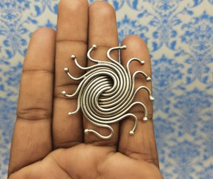 Anillo Tribal bohemio artesanal de plata sólida 925 con diseño de Mandala en espiral para boda o regalo de Village Collection - Product Image 5