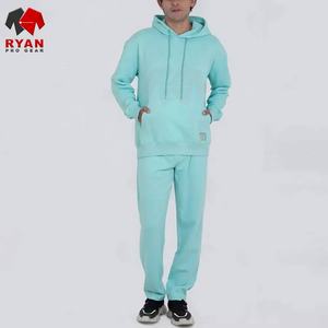 Survêtement personnalisé pour hommes, vêtements de sport élégants, légers, respirants, flexibles, durables et confortables, pour le fitness et l'entraînement - Product Image 1