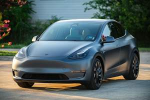 Tesla Model-Y Performance 2023, impecable, con tracción en las cuatro ruedas de doble motor y una autonomía de 303 millas. - Product Image 2