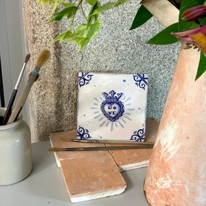 Azulejos de <span class=keywords><strong>Cerámica</strong></span> Azul Estilo Portugués Hechos a Mano, Diseño Único Retro en Forma de Corazón, Decoración Rústica para Interiores - Product Image 4