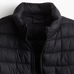 Veste d'hiver à capuche élégante personnalisée pour hommes et femmes, coupe ajustée, ultra-légère, rembourrée, chaude, matelassée, imperméable, respirante, séchage rapide - Product Image 5