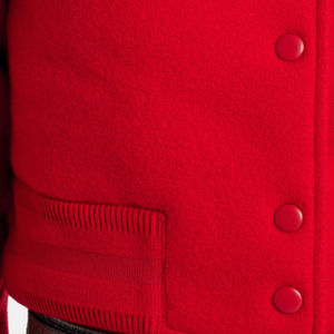 Veste en laine pour femme avec lettres brodées en rayures, manches courtes, vente en gros pour femmes - Product Image 6