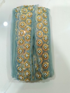 Tissu en dentelle perlée personnalisable brodé à la main sur tulle en maille avec strass et paillettes pour la mode, les robes et la haute qualité. - Product Image 5