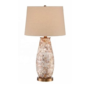 Lámpara de mesa de metal de diseño elegante, luz de noche compacta, perfecta para iluminación ambiental en estudio, sala de estar o espacio de oficina - Product Image 1