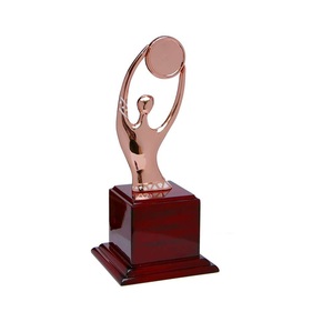 Trophée en aluminium gravé sur mesure de qualité supérieure pour les récompenses ou les compétitions d'équipe - Product Image 1