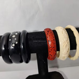 Elegante brazalete de resina para oficina, accesorio diario hecho a mano con estilo de Tradebyd - Product Image 1