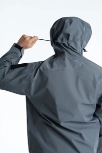 เสื้อแจ็คเก็ตกันลมแบบมีฮู้ดสั่งทำ OEM ขายส่ง น้ำหนักเบา ระบายอากาศได้ดี กันน้ำ สำหรับกิจกรรมกลางแจ้ง แบบยูนิเซ็กซ์ มีซิป พร้อมออกแบบโลโก้ - Product Image 6