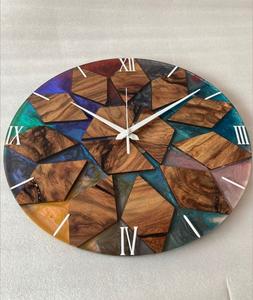 Résine époxy de forme irrégulière et bois de manguier fissuré Horloge murale/montre murale en bois au design unique de meilleure qualité - Product Image 1