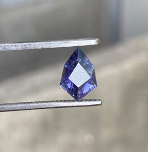 Top qualité prix de gros 100% naturel Iolite pierre précieuse en vrac pierre étonnante Markis ciel pierre précieuse pour la fabrication de bijoux OEM - Product Image 4