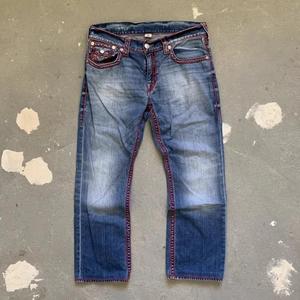 กางเกงยีนส์ผู้ชายสำหรับฤดูหนาว สวมใส่สบาย ทรงปกติ ระบายอากาศได้ดี เอวยืดหยุ่น ดีไซน์แบบต่อผ้า ผลิตจากผ้าฝ้าย 100% - Product Image 2