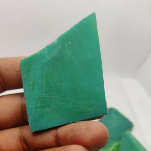 Proveedor de piedras preciosas naturales en bruto de ágata verde azul para la fabricación de joyas - Product Image 1