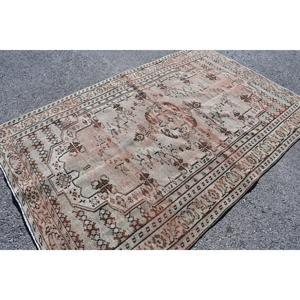 5.1x7.9 ft Vintage Rug, Rug, <b>Brown</b> Floral Rug <b>Wool</b> - Product Image 1